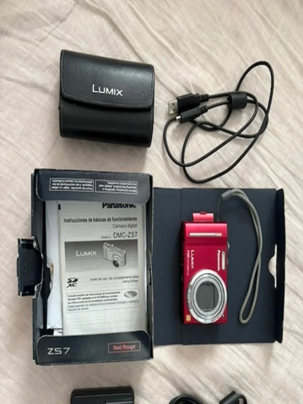 Panasonic LUNIX ZS7 Compact camera with all its accessories